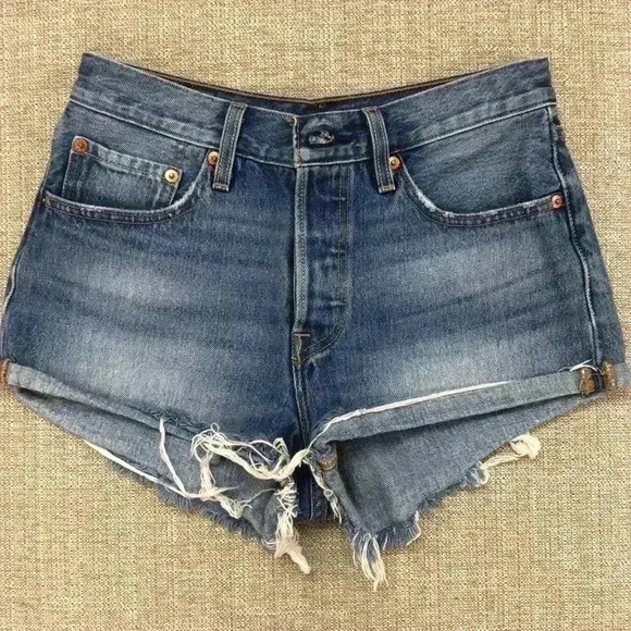 Levi 501 Shorts - Picture 1 of 6